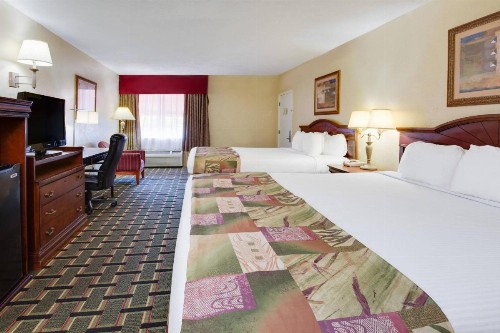 Baymont by Wyndham Lake City - image 2