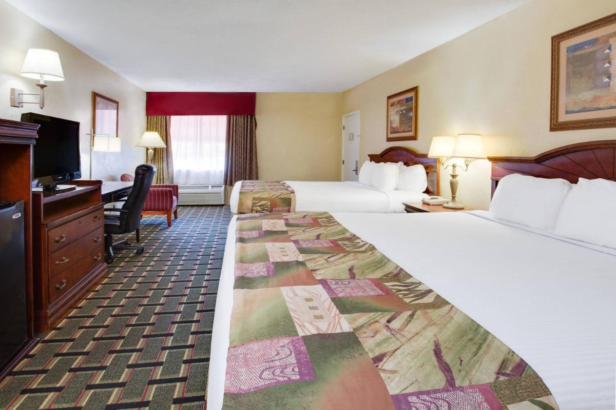 Baymont by Wyndham Lake City - image 2