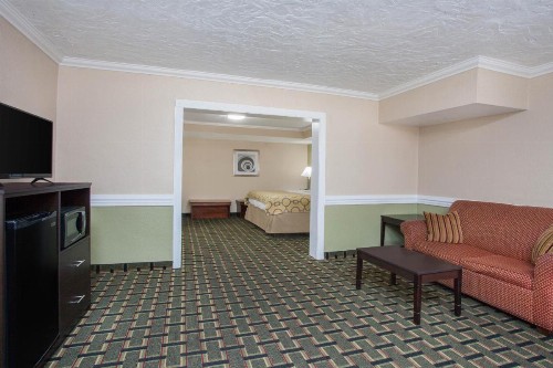 Baymont by Wyndham Lake City - image 23