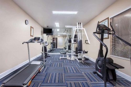 Baymont by Wyndham Lake City - image 25