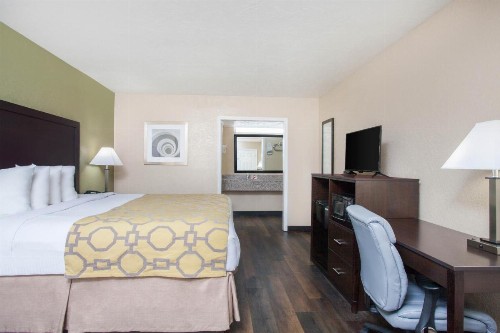 Baymont by Wyndham Lake City - image 28
