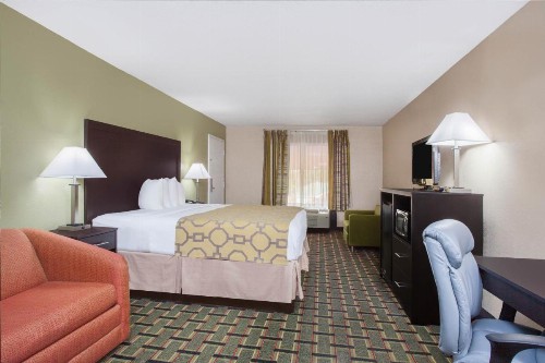 Baymont by Wyndham Lake City - image 30