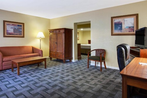 Baymont by Wyndham Lake City - image 35