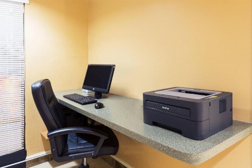 Baymont by Wyndham Lake City - image 39