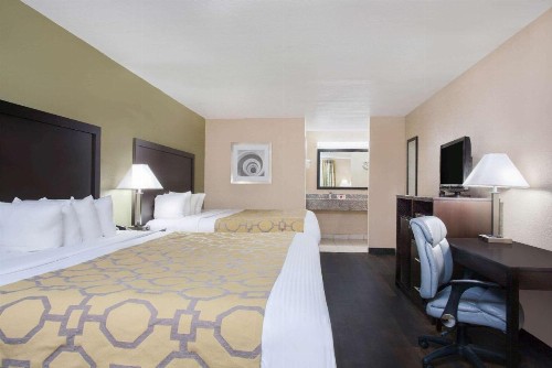 Baymont by Wyndham Lake City - image 41