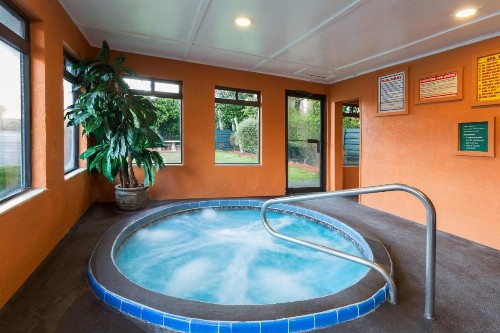 Baymont by Wyndham Lake City - image 44