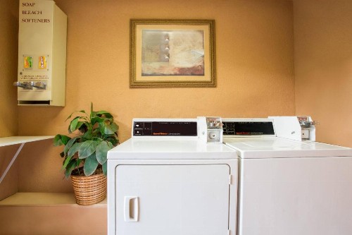 Baymont by Wyndham Lake City - image 47