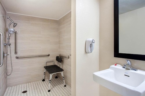 Baymont by Wyndham Lake City - image 48