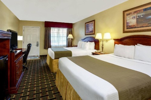 Baymont by Wyndham Lake City - image 6