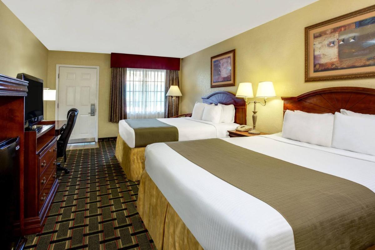 Baymont by Wyndham Lake City - image 6