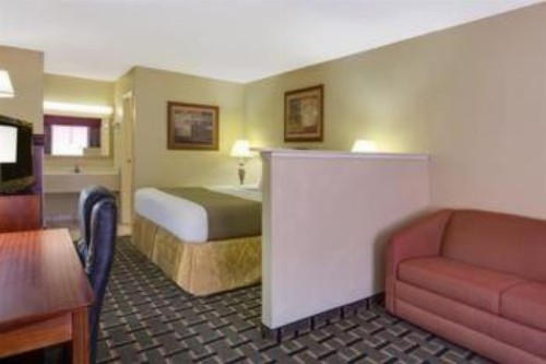 Baymont by Wyndham Lake City - image 7