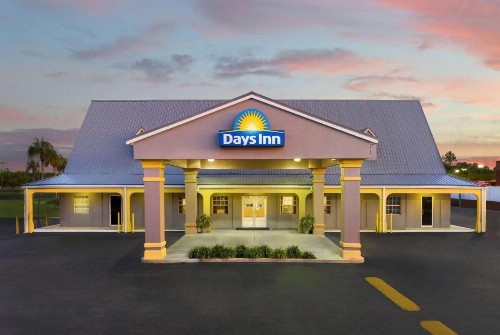 Days Inn by Wyndham Lake City I-75 - image 15
