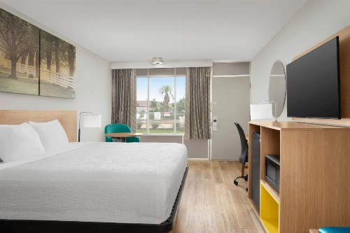 Days Inn by Wyndham Lake City I-75 - image 23