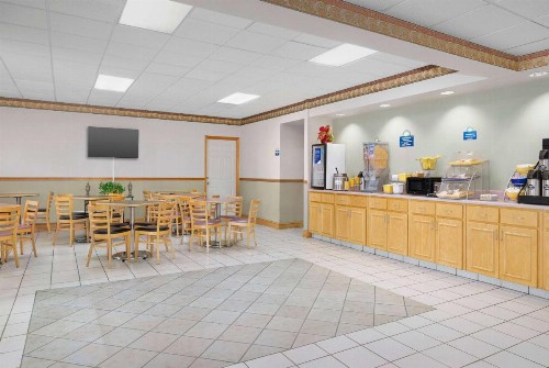 Days Inn by Wyndham Lake City I-75 - image 25