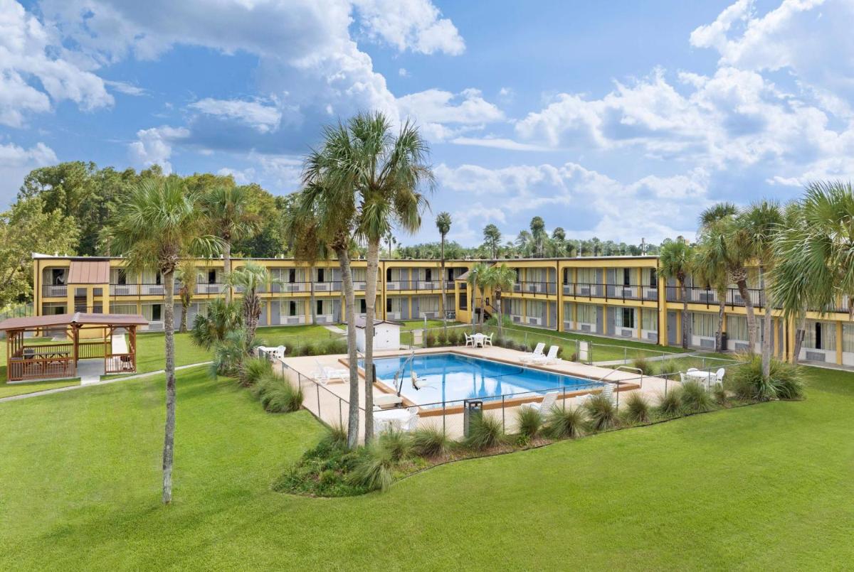 Days Inn by Wyndham Lake City I-75 - image 7