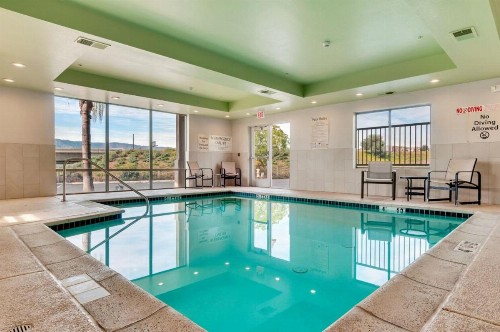 Holiday Inn Express Hotel & Suites Lake Elsinore an IHG Hotel - image 2