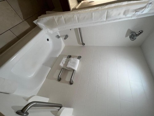 Holiday Inn Express Hotel & Suites Lake Elsinore an IHG Hotel - image 25