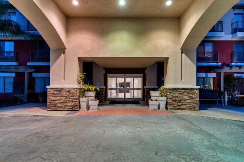 Holiday Inn Express Hotel & Suites Lake Elsinore an IHG Hotel - image 40