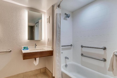 Holiday Inn Express Hotel & Suites Lake Elsinore an IHG Hotel - image 47