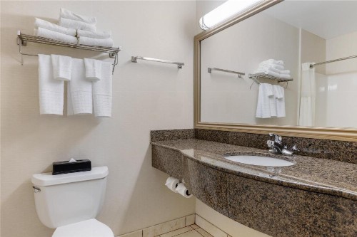 Best Western Plus Lake Elsinore Inn & Suites - image 11