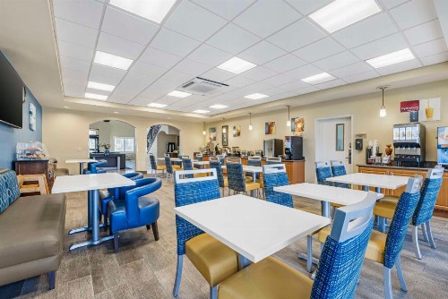 Best Western Plus Lake Elsinore Inn & Suites - image 14