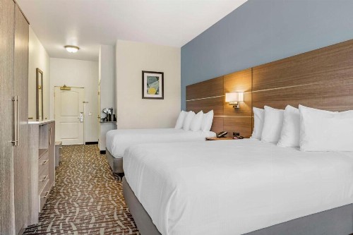 Best Western Plus Lake Elsinore Inn & Suites - image 19