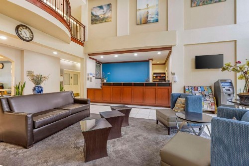 Best Western Plus Lake Elsinore Inn & Suites - image 2