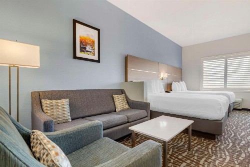 Best Western Plus Lake Elsinore Inn & Suites - image 22