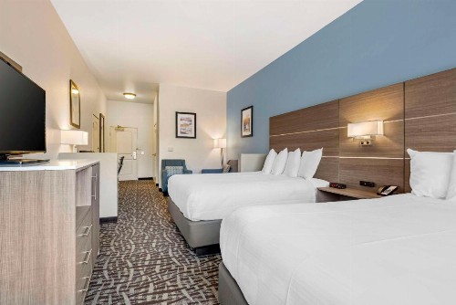 Best Western Plus Lake Elsinore Inn & Suites - image 23