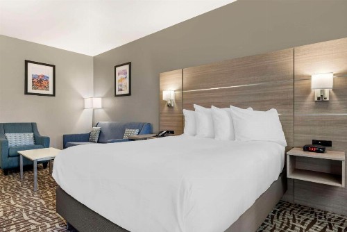 Best Western Plus Lake Elsinore Inn & Suites - image 24