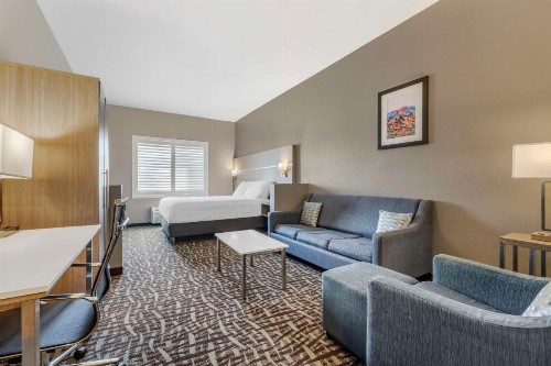 Best Western Plus Lake Elsinore Inn & Suites - image 30
