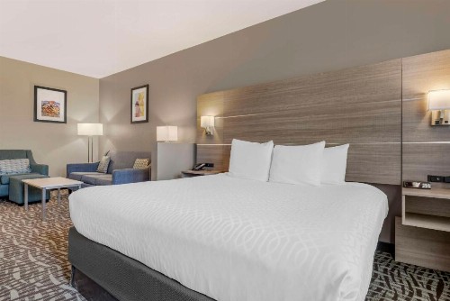 Best Western Plus Lake Elsinore Inn & Suites - image 33