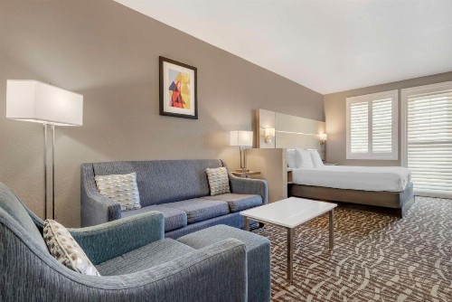 Best Western Plus Lake Elsinore Inn & Suites - image 35
