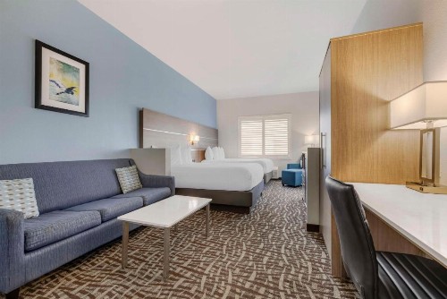 Best Western Plus Lake Elsinore Inn & Suites - image 36