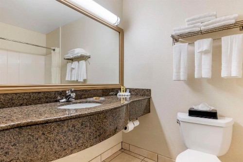 Best Western Plus Lake Elsinore Inn & Suites - image 43