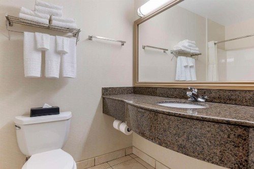 Best Western Plus Lake Elsinore Inn & Suites - image 45