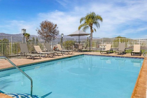 Best Western Plus Lake Elsinore Inn & Suites - image 46
