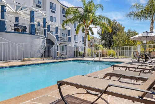 Best Western Plus Lake Elsinore Inn & Suites - image 47