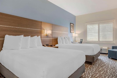 Best Western Plus Lake Elsinore Inn & Suites - image 7