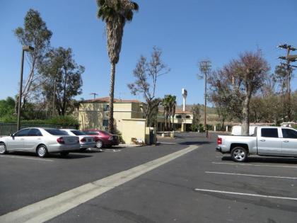 Travel Inn Lake Elsinore - image 12