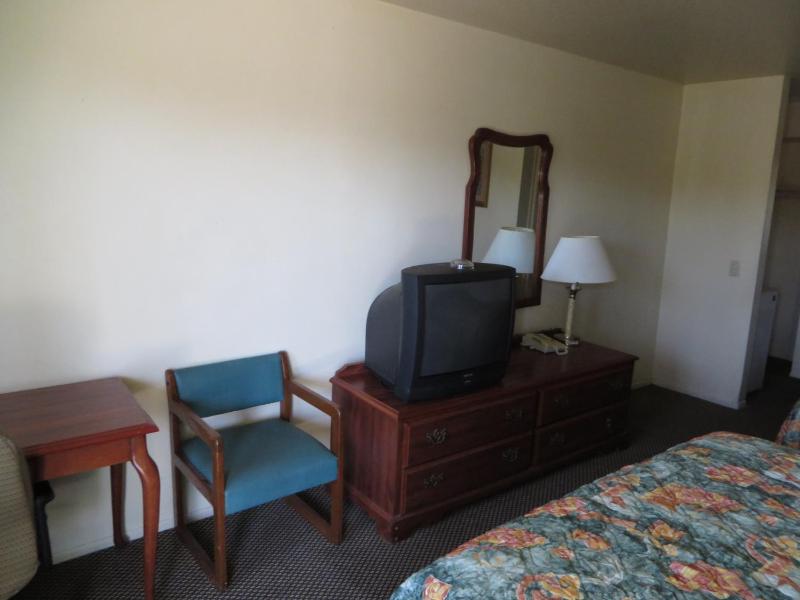 Travel Inn Lake Elsinore - image 3