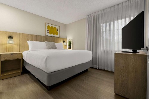 Sonesta Simply Suites Irvine East Foothill - image 22