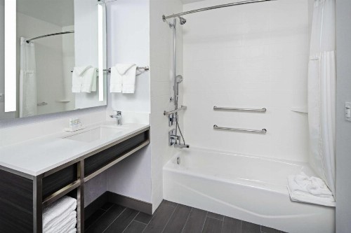 Hilton Garden Inn Irvine Spectrum Lake Forest - image 3