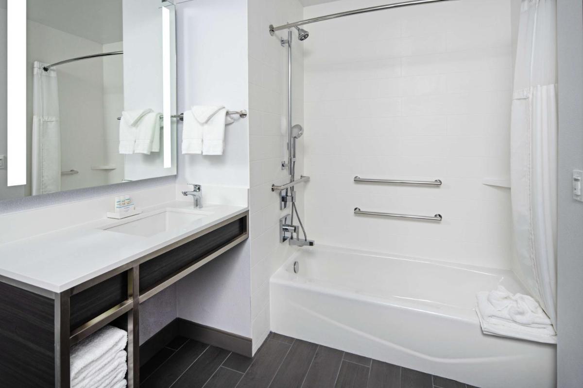 Hilton Garden Inn Irvine Spectrum Lake Forest - image 3