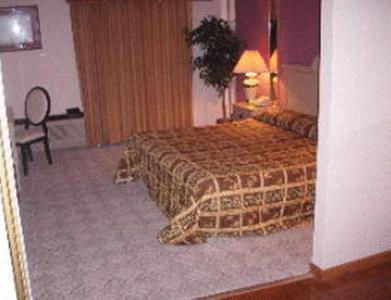 Chateau Royale Inn - image 5