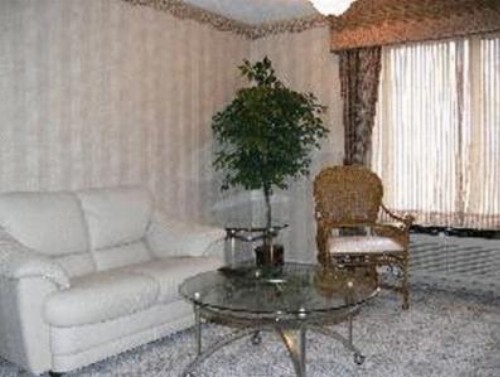 Chateau Royale Inn - image 6