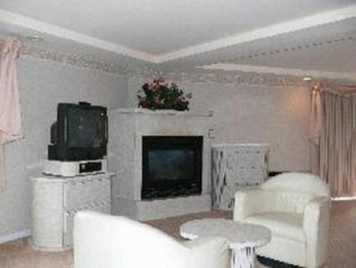 Chateau Royale Inn - image 8
