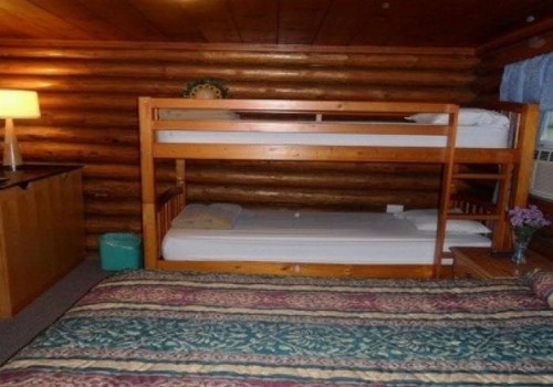 Seven Dwarfs Motel & Cabins - image 11