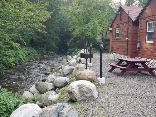 Seven Dwarfs Motel & Cabins - image 23