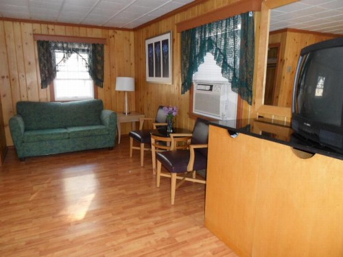 Seven Dwarfs Motel & Cabins - image 32